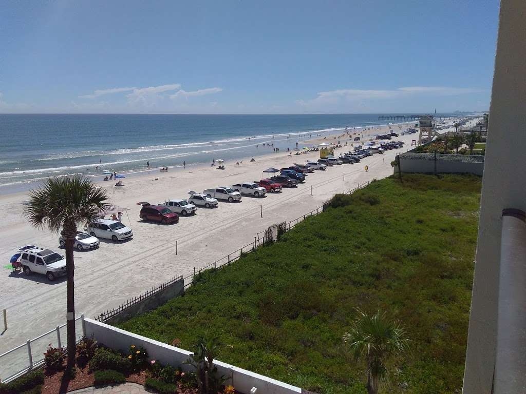 Days Inn Tropical Seas | 3357 S Atlantic Ave, Daytona Beach, FL 32118, USA | Phone: (800) 338-4343