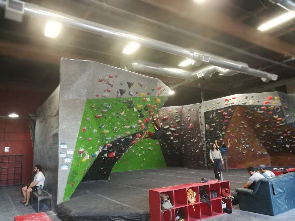 Hangar 18 Indoor Climbing Gym - Mission Viejo | 23812 Vía Fabricante A4, Mission Viejo, CA 92691 | Phone: (949) 454-8043