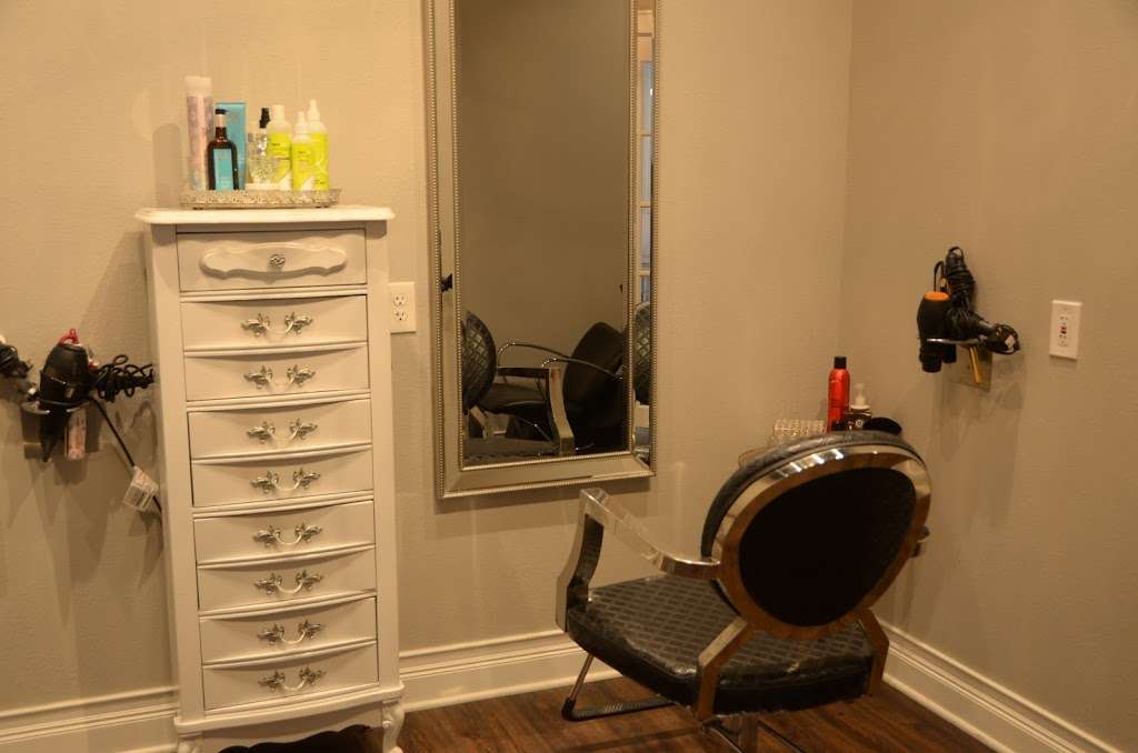 Rarity salon | 2863 N Brookfield Rd, Brookfield, WI 53045, USA