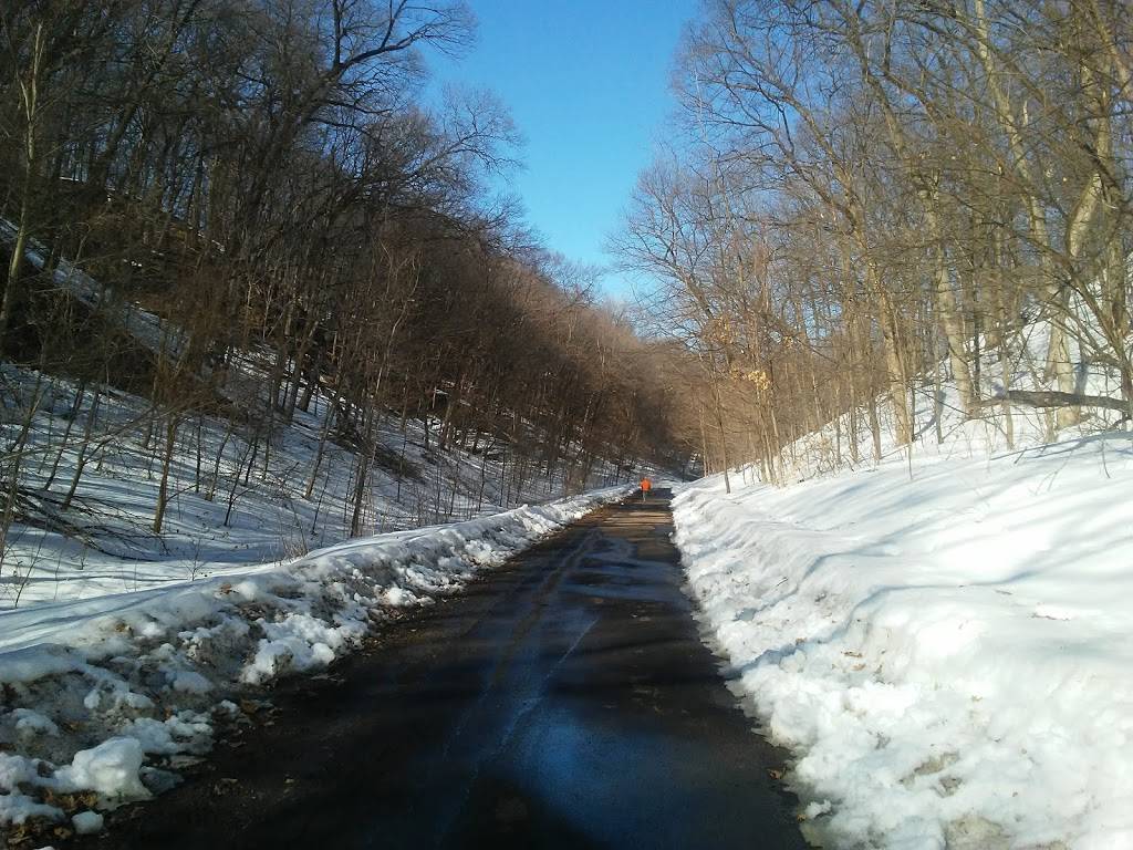 Simons Ravine Trailhead | 1308 Concord St N, South St Paul, MN 55075, USA | Phone: (651) 306-3690