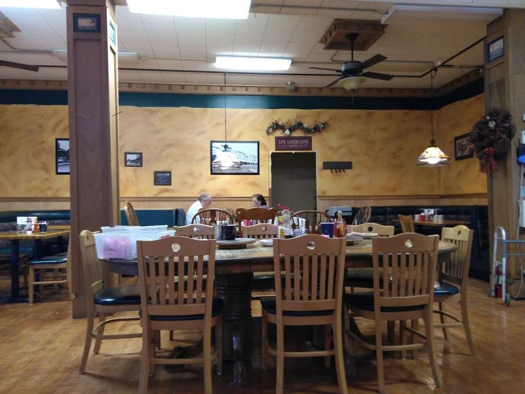 Country Kitchen | 105 W Market St, Somonauk, IL 60552, USA | Phone: (815) 498-3585