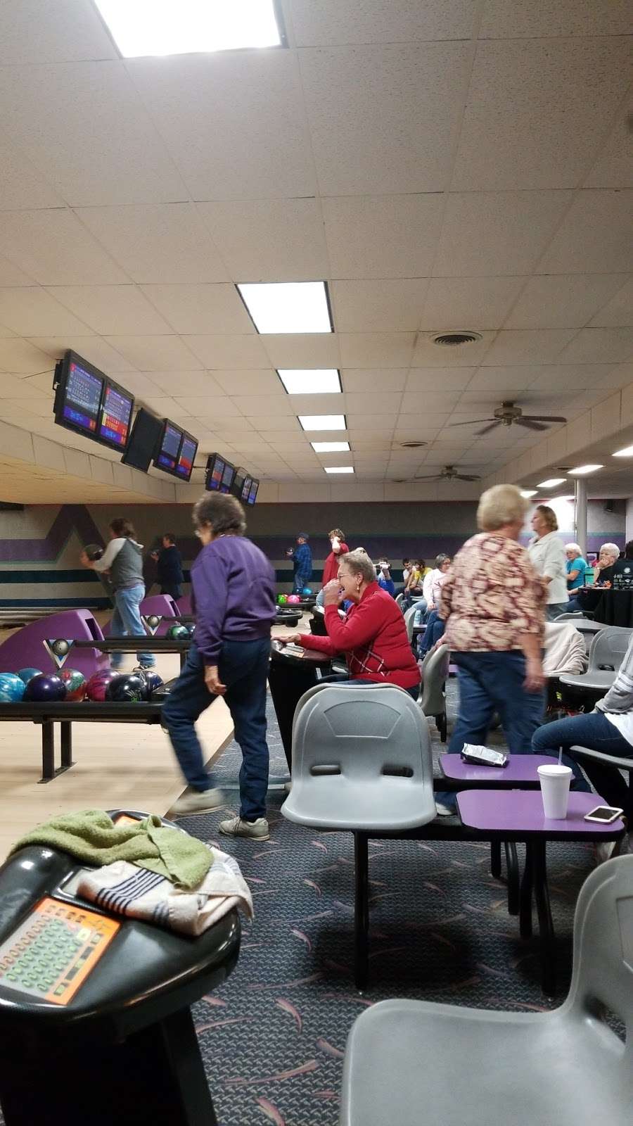 Rushville Bowl | 1124 IN-3, Rushville, IN 46173, USA | Phone: (765) 932-5389