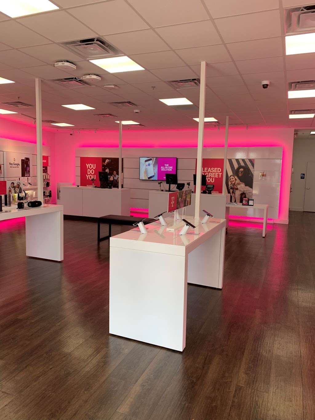 T-Mobile | 2522 Burnsed Blvd, The Villages, FL 32163, USA | Phone: (352) 310-0047