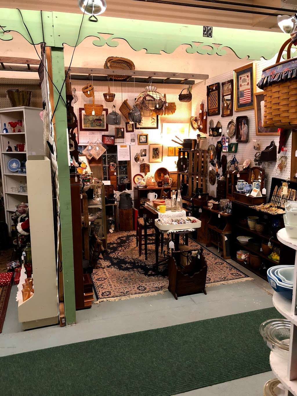 Zionsville Antique Mall | 7567 Chestnut St, Zionsville, PA 18092 | Phone: (610) 965-3292