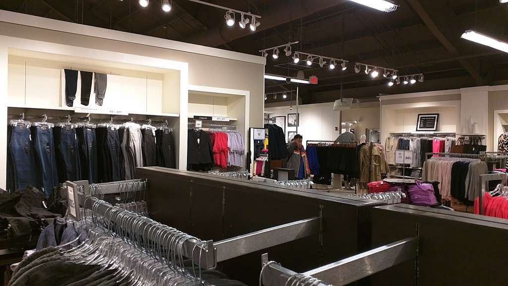 Banana Republic | 454 Evergreen Ct, Central Valley, NY 10917 | Phone: (845) 928-1819