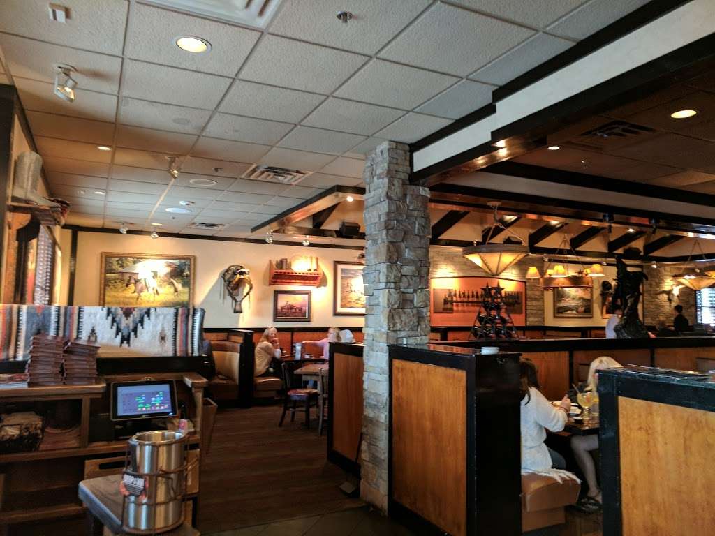 LongHorn Steakhouse | Fashion Crossing Mall, 1250 S Washington St, North Attleborough, MA 02760, USA | Phone: (508) 643-9622