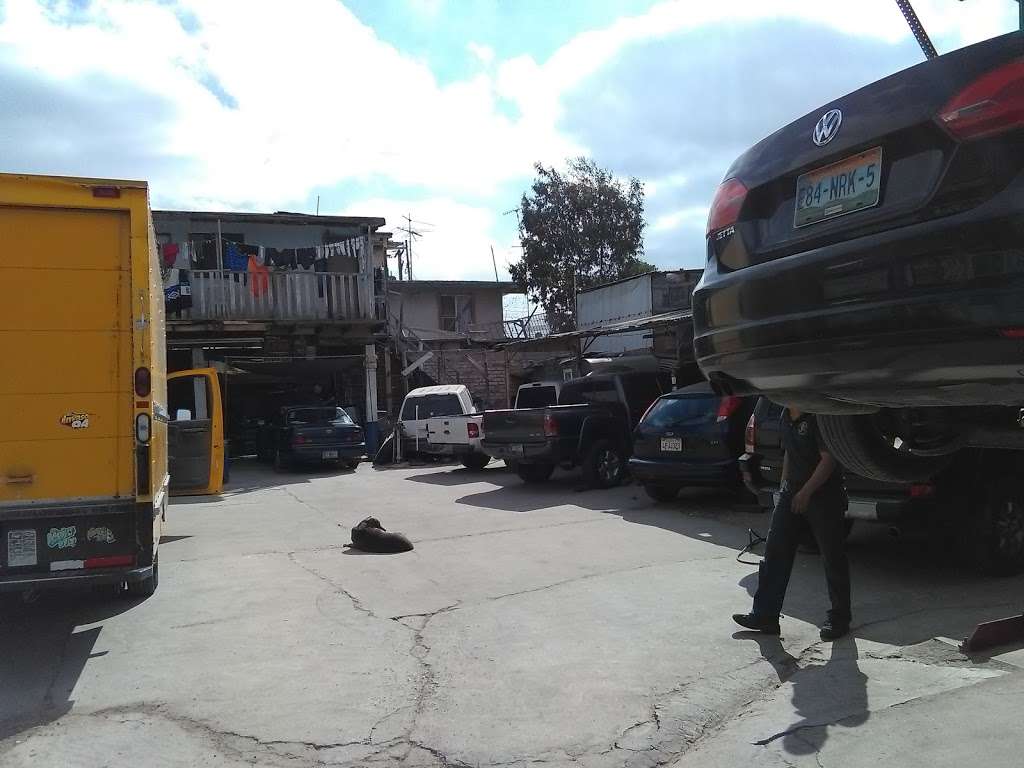 AUTO SERVICIO EBENEZER | Av. José López Portillo Pte. 90, Nueva Tijuana, 22435 Tijuana, B.C., Mexico | Phone: 664 623 5374