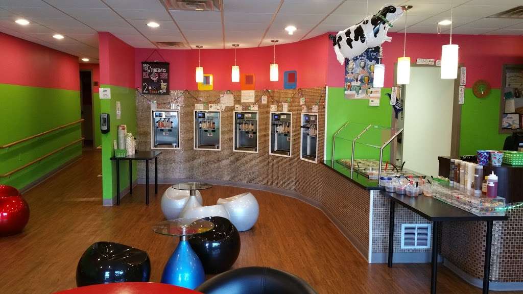 MoooBerry Frozen Yogurt | 686 Broadway, Raynham, MA 02767, USA | Phone: (508) 823-7798