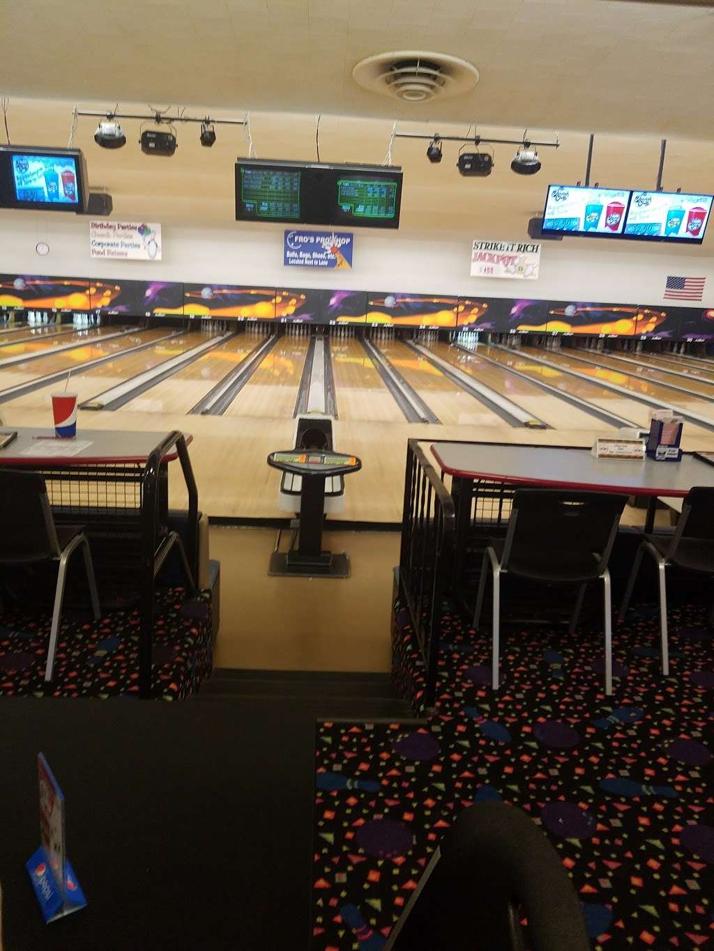 Kelleys Bowl | 2705 Cleveland Ave, St Joseph, MI 49085, USA | Phone: (269) 983-3034