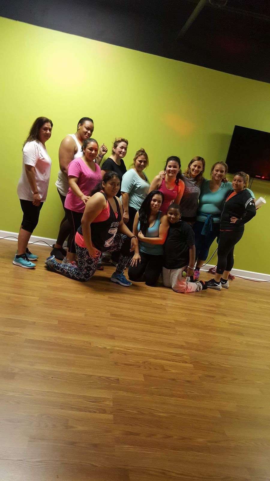 Evas Fitness and Zumba | 1518 Algonquin Rd, Palatine, IL 60067, USA | Phone: (773) 724-1644