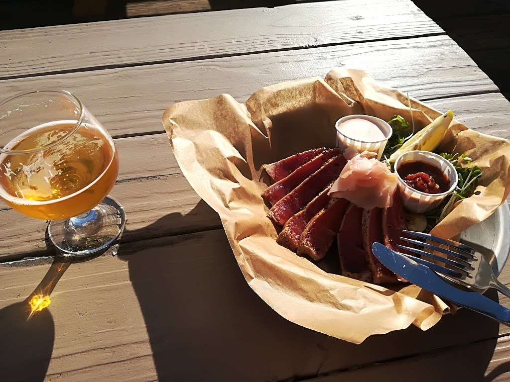 Beach House Fish | 668 E Harbor Blvd, Ventura, CA 93001, USA | Phone: (805) 643-4783