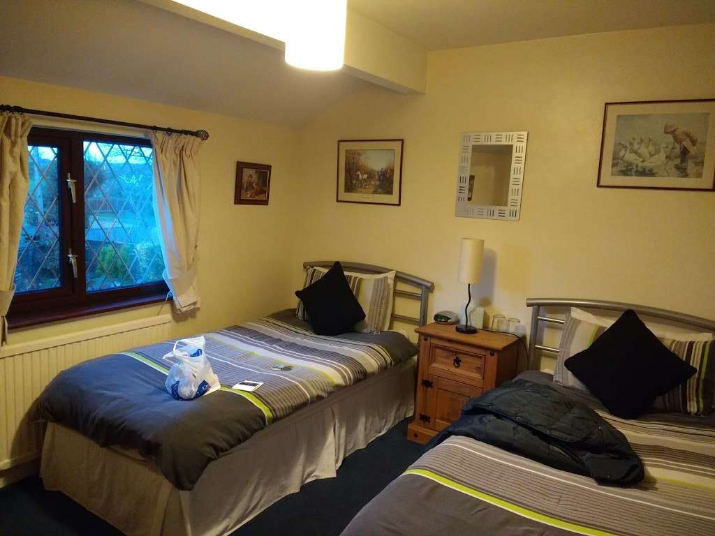 Taphall Bed and Breakfast | 15 The Street, Takeley, Bishops Stortford CM22 6QS, UK | Phone: 01279 871035