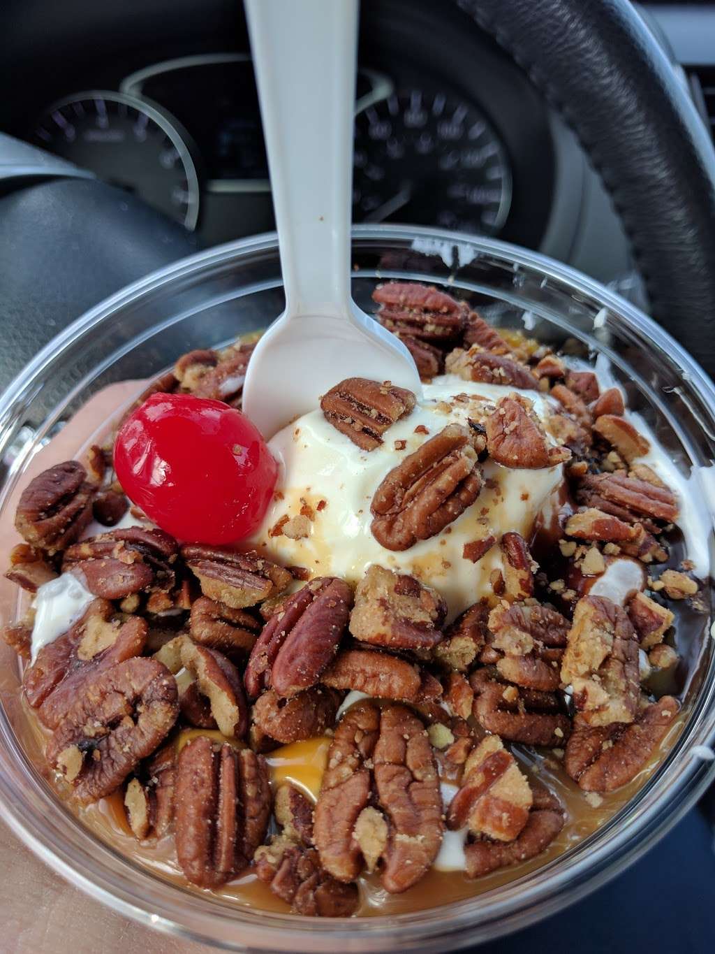 LeDucs Frozen Custard | 240 W Summit Ave, Wales, WI 53183, USA | Phone: (262) 968-2894