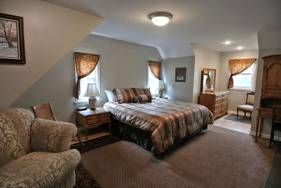Peacock Place Vacation Rental | 13436 Red Arrow Hwy, Sawyer, MI 49125, USA | Phone: (877) 547-8456