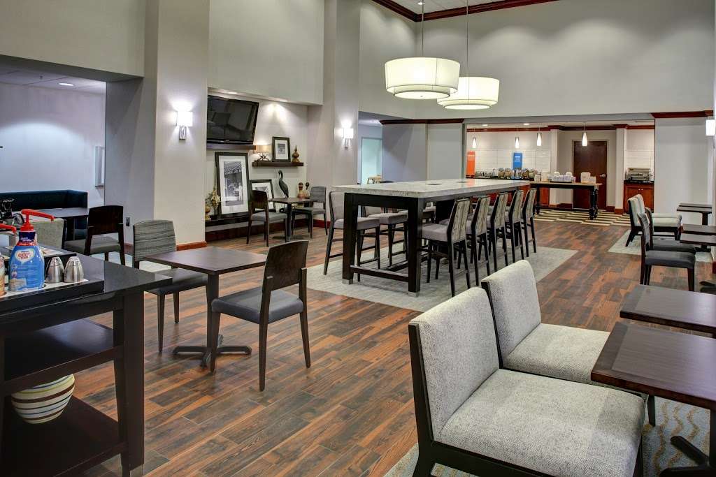 Hampton Inn & Suites Lake Mary At Colonial Townpark | 850 Village Oak Ln, Lake Mary, FL 32746, USA | Phone: (407) 995-9000