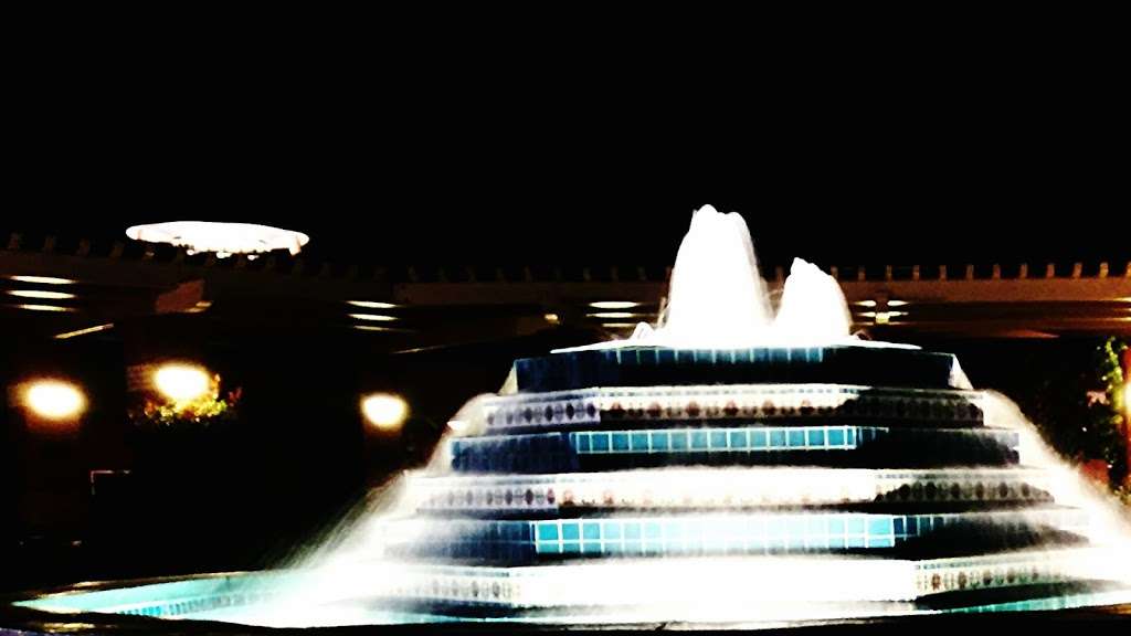 Fluor Fountain | La Mirada, CA 90639, USA | Phone: (562) 944-0351