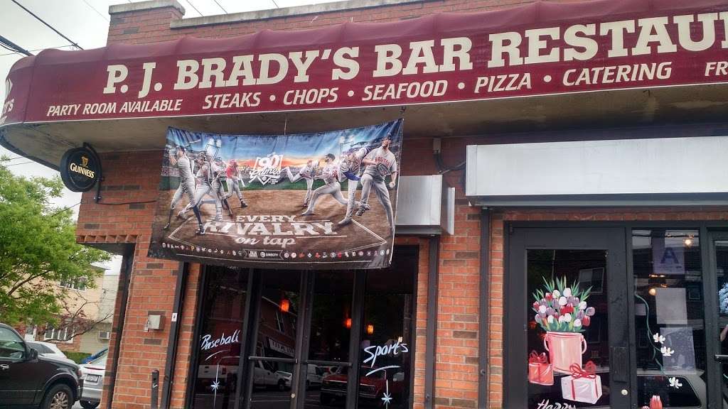 PJ Bradys Bar & Restaurant | 3201 Philip Ave, The Bronx, NY 10465, USA | Phone: (718) 931-3250