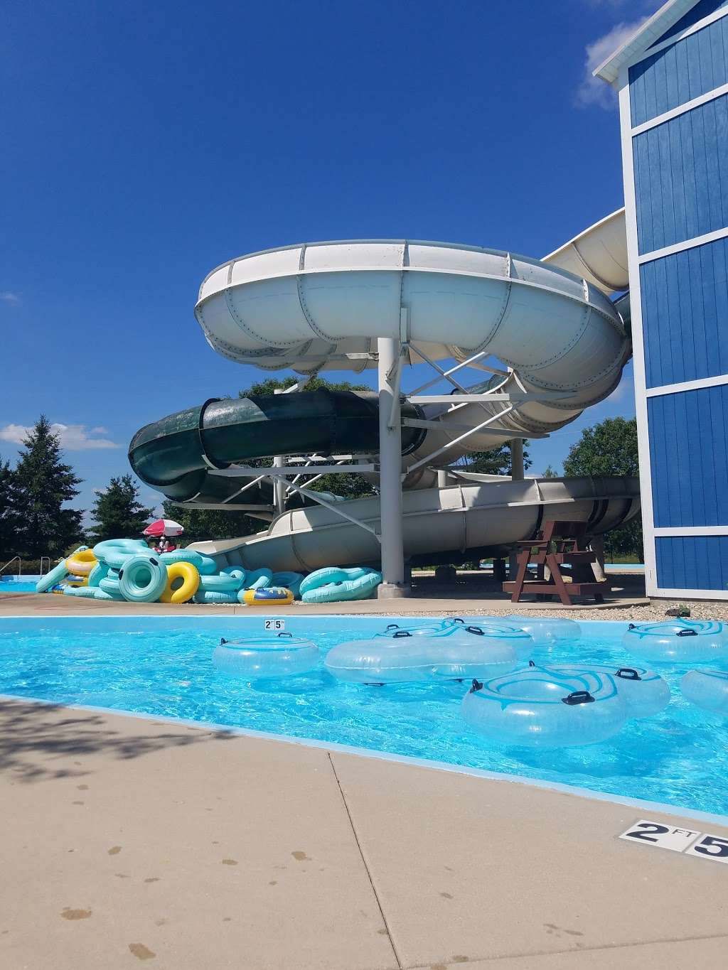 Splash Country | 195 S Barnes Rd, Aurora, IL 60506, USA | Phone: (630) 906-7981