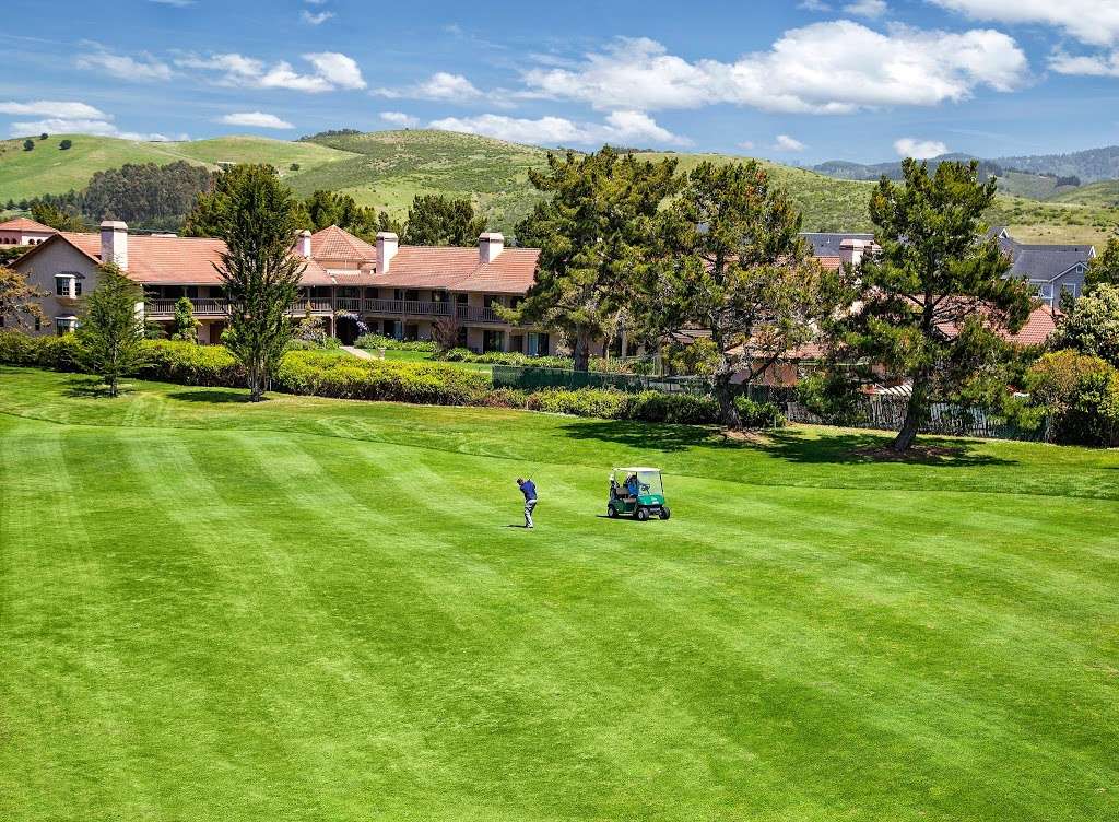 Half Moon Bay Lodge | 2400 Cabrillo Hwy S, Half Moon Bay, CA 94019, USA | Phone: (650) 726-9000