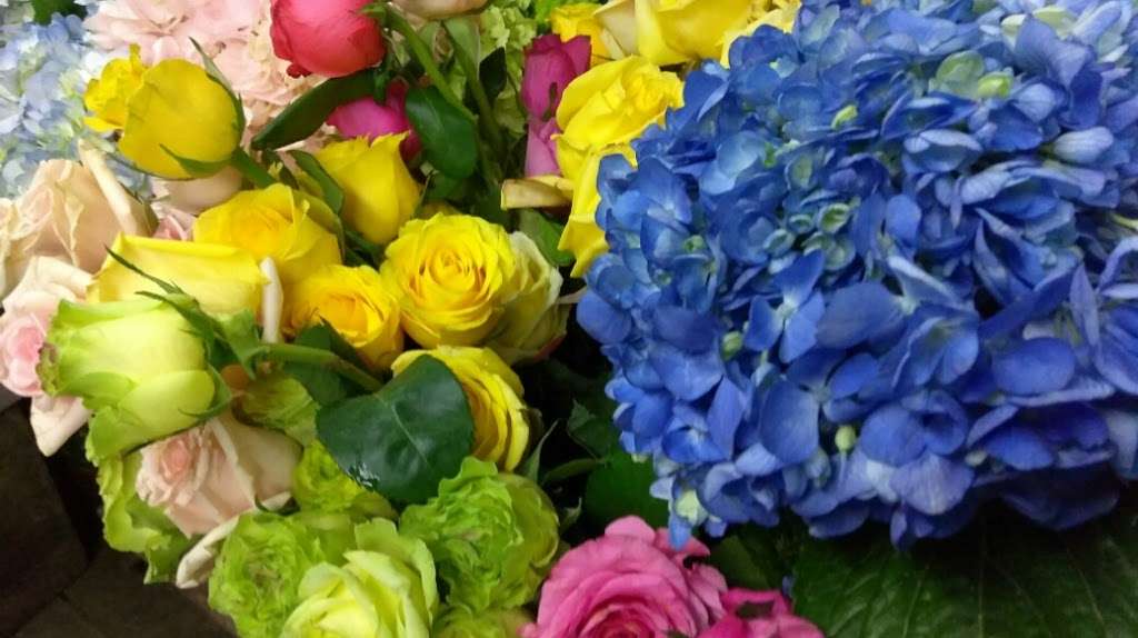 Vasquez Flowers | 1975 Potrero Grande Dr # F, Monterey Park, CA 91755, USA | Phone: (626) 571-6461