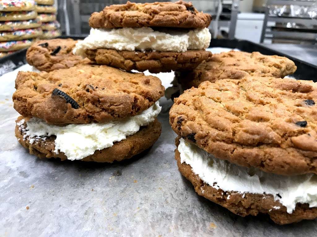 Country Cookie | 206 S Belt Hwy, St Joseph, MO 64506, USA | Phone: (816) 676-2000