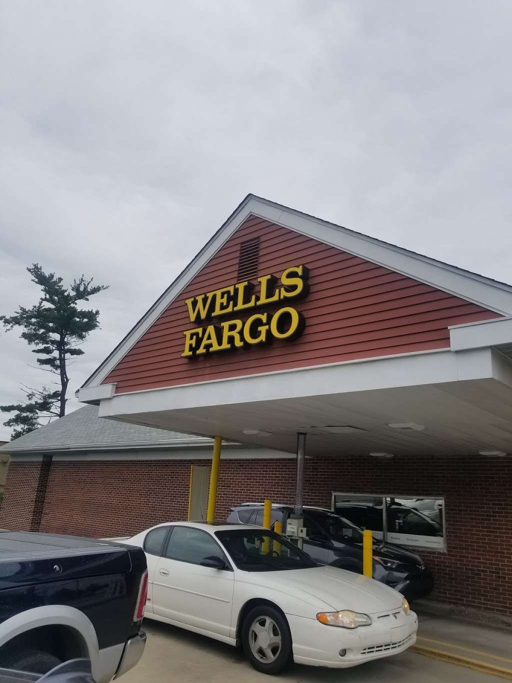 Wells Fargo Bank | 3521 Concord Rd, Aston, PA 19014 | Phone: (610) 497-3200