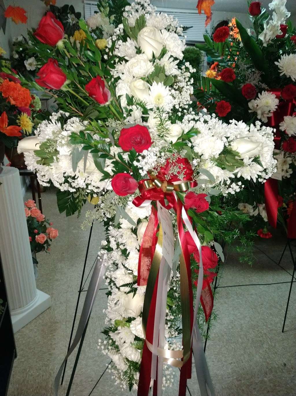 Almas Designs Florist and More | 2718 N Main St Suite A, Liberty, TX 77575, USA | Phone: (936) 641-9056