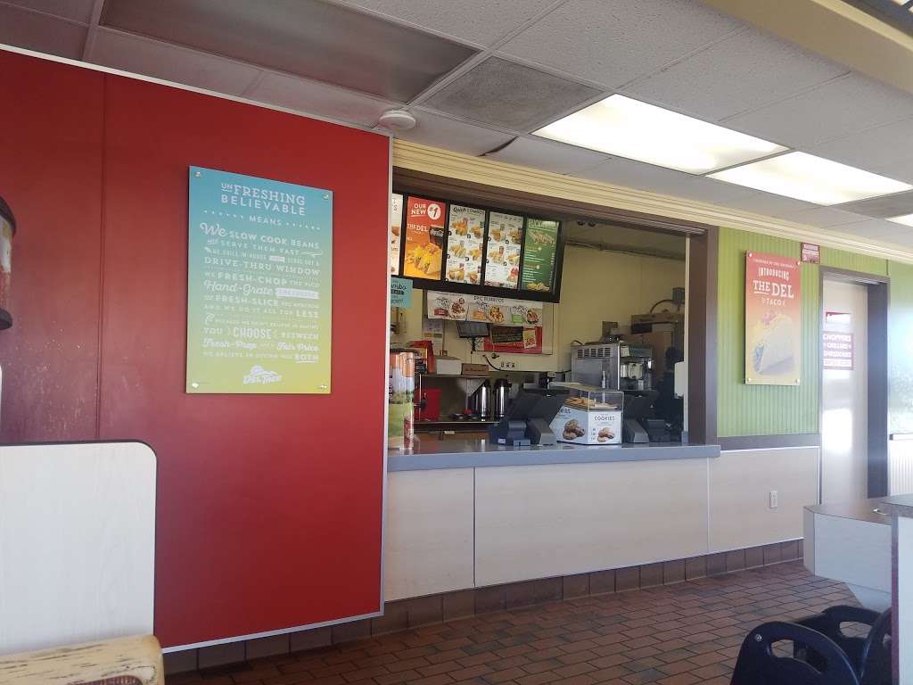 Del Taco | 421 E 4th St, Perris, CA 92570, USA | Phone: (951) 657-9012