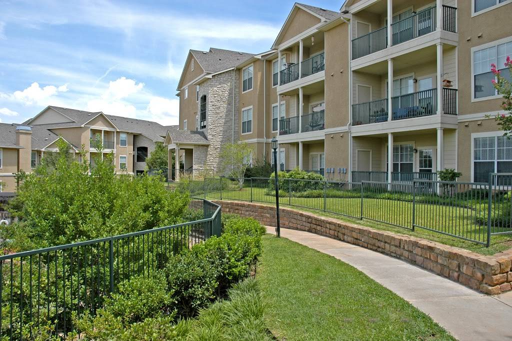 Mandolin Apartment Homes | 2525 TX-360, Euless, TX 76039, USA | Phone: (833) 875-6502