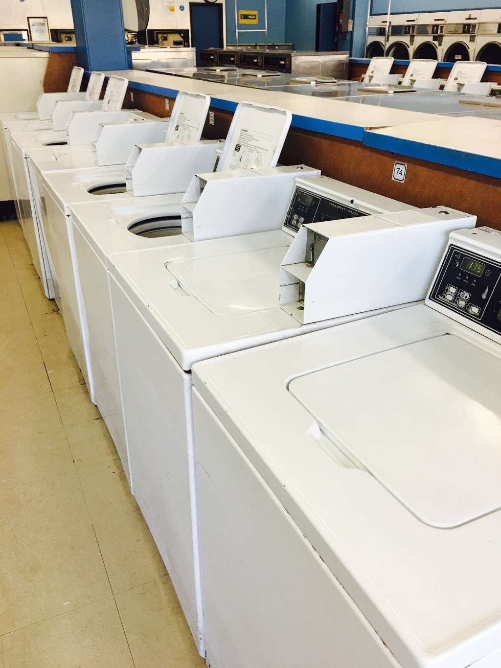 El Lavadero Coin op Laundry | 10041 Laurel Canyon Blvd, Pacoima, CA 91331, USA | Phone: (818) 660-2492