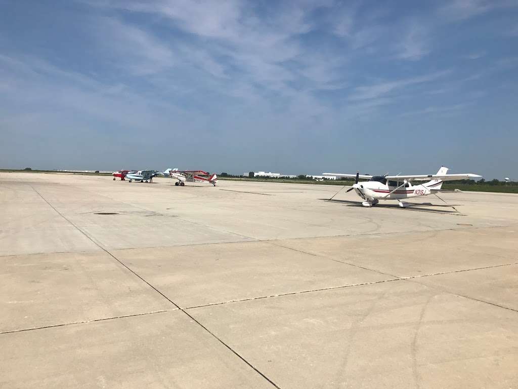 Lewis University Airport | 1 George J Michas Dr, Romeoville, IL 60446, USA | Phone: (815) 838-9497