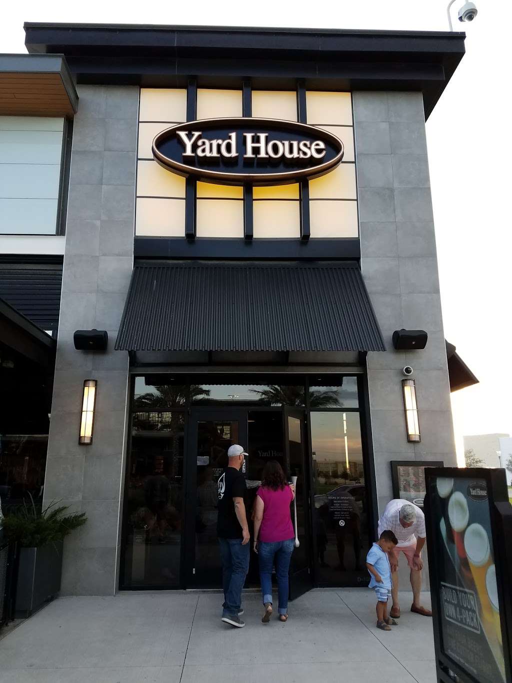 Yard House | 700 Baybrook Mall space d-126, Friendswood, TX 77546, USA | Phone: (281) 282-9273