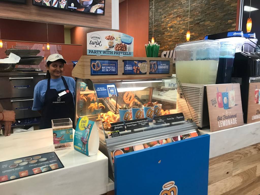 Auntie Annes Pretzels | 2448 Chesapeake Square Ring Rd, Chesapeake, VA 23321, USA | Phone: (757) 381-7775