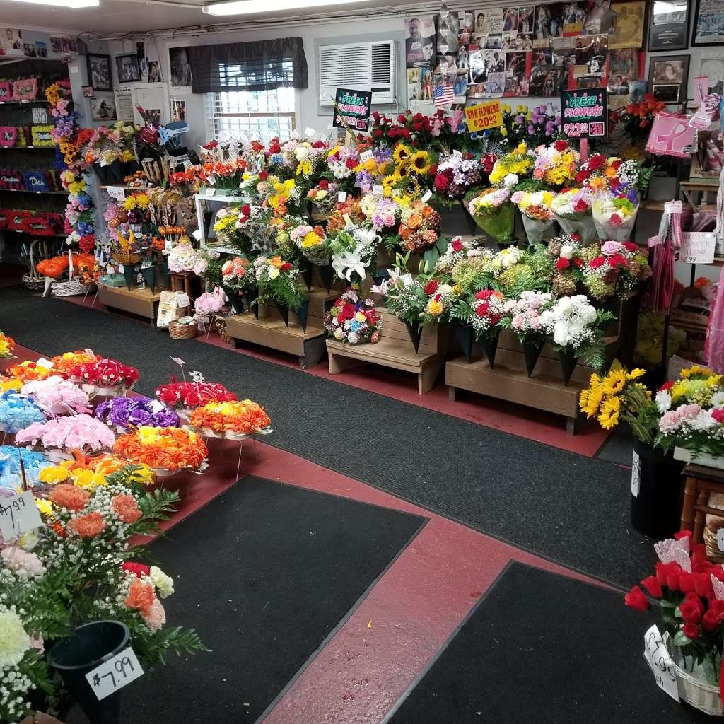 Doreens Flowers | 1224 Wellwood Ave, Wyandanch, NY 11798, USA | Phone: (631) 752-6842