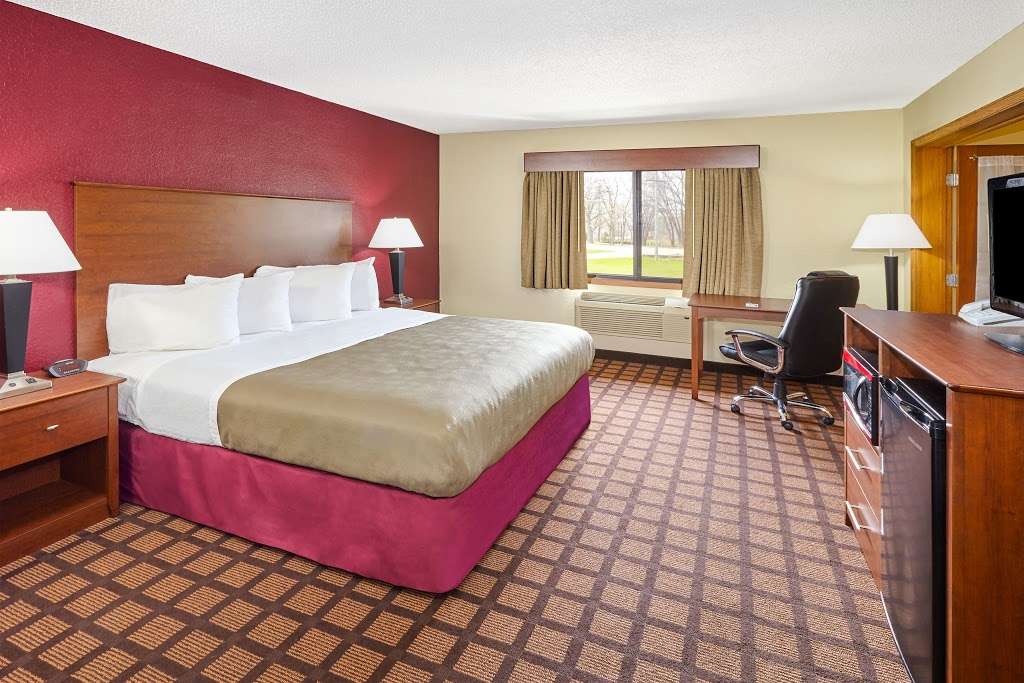 AmericInn by Wyndham, Burlington | 2709 Browns Lake Dr, Burlington, WI 53105, USA | Phone: (262) 534-2125