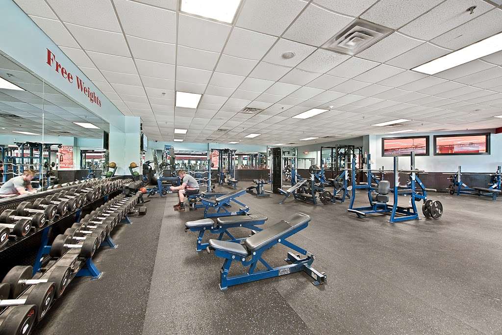 World Gym Brewster | 1620 NY-22, Brewster, NY 10509, USA | Phone: (845) 278-9494