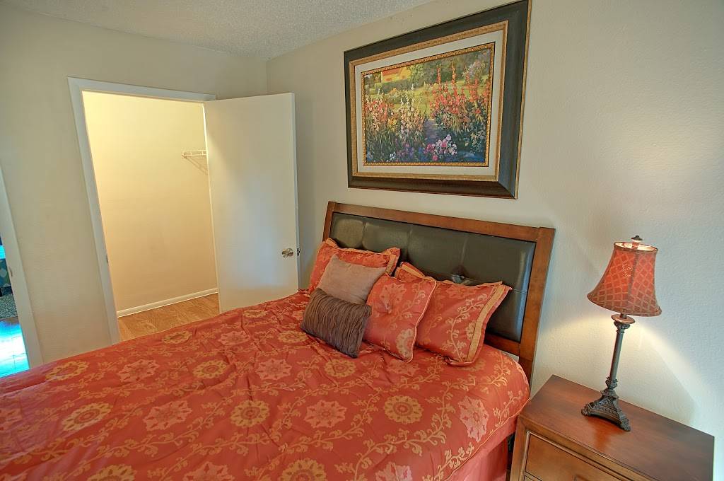 Serotina Lakes Apartments | 4295 Sunbeam Rd, Jacksonville, FL 32257, USA | Phone: (904) 379-5539