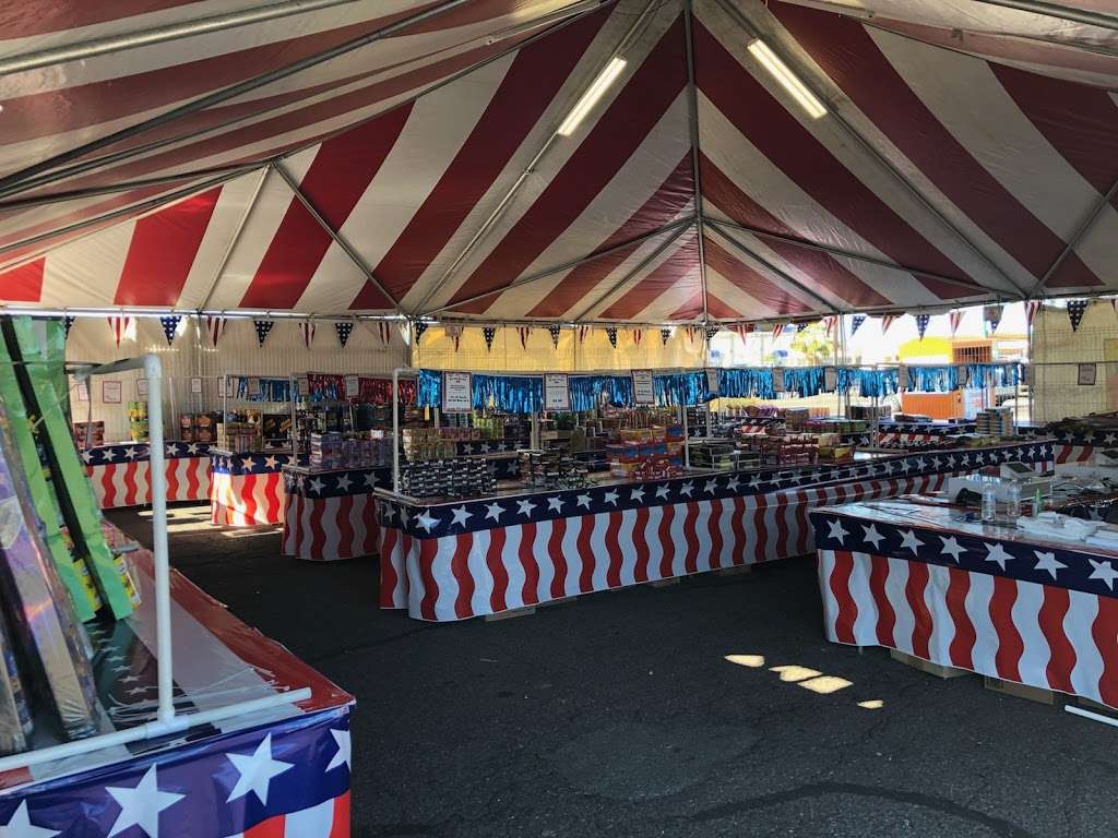 Discount Fireworks Superstore | 12228 N Cave Creek Rd, Phoenix, AZ 85022, USA | Phone: (559) 556-0337