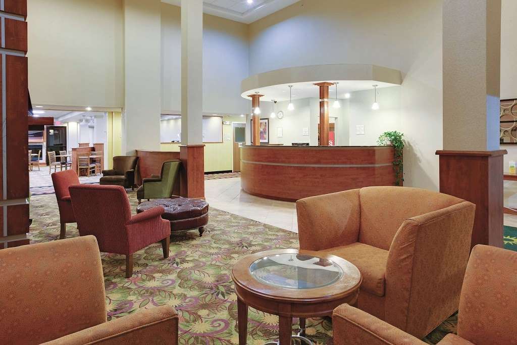 La Quinta Inn & Suites by Wyndham Richmond - Kings Dominion | 16280 International St, Doswell, VA 23047, USA | Phone: (804) 876-6900