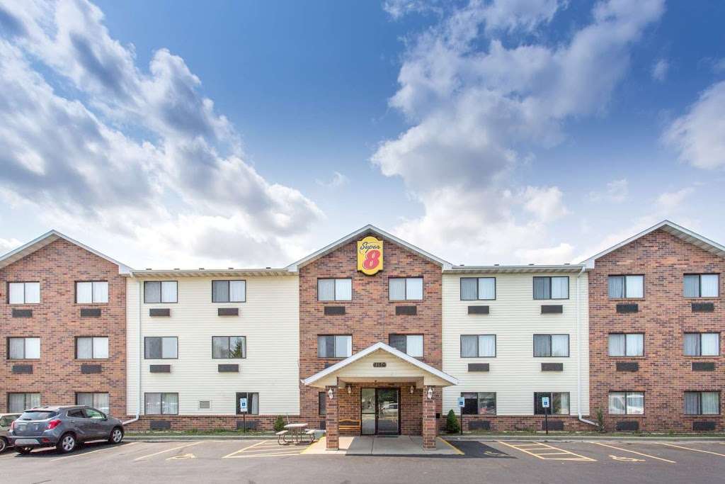 Super 8 by Wyndham Racine | 1150 Oakes Rd, Racine, WI 53406, USA | Phone: (262) 977-7010