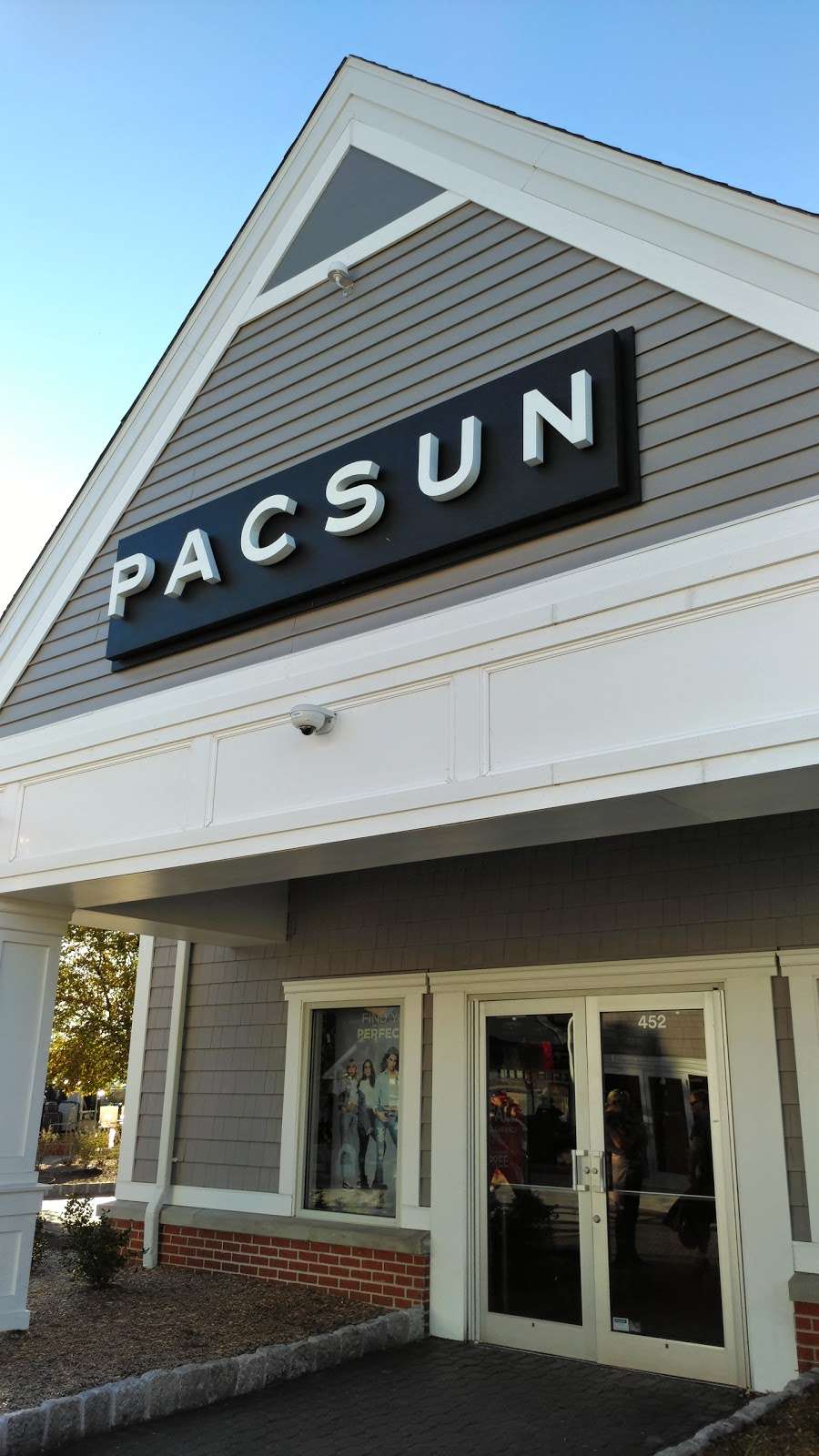 PacSun | 452 Evergreen Ct, Central Valley, NY 10917, USA | Phone: (845) 928-1014