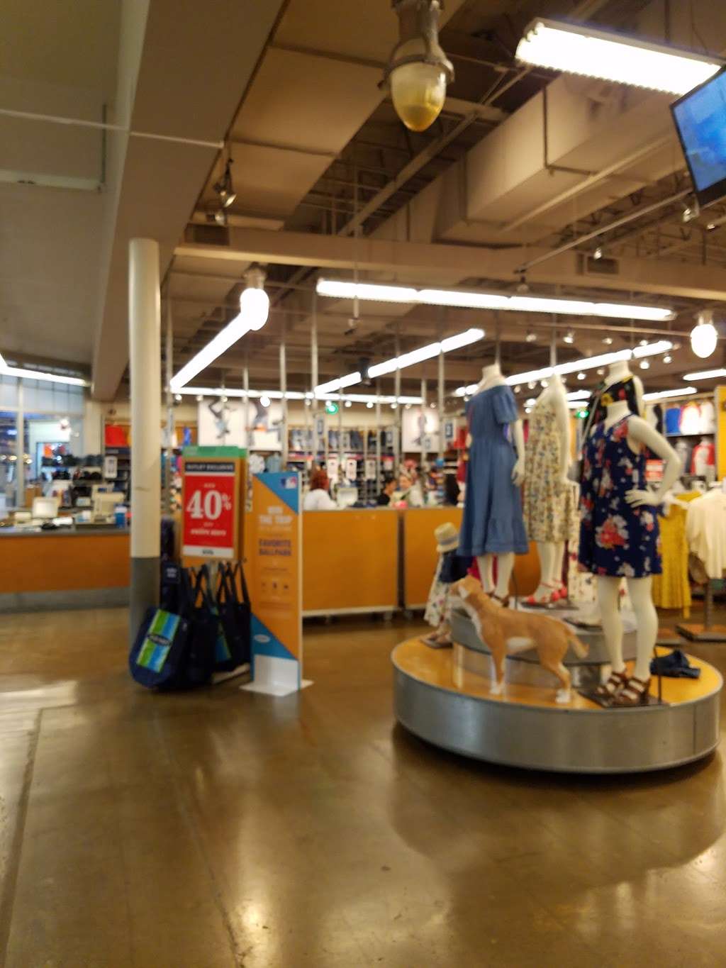 Old Navy Outlet | 1207 Franklin Mills Cir, Philadelphia, PA 19154, USA | Phone: (215) 281-1670