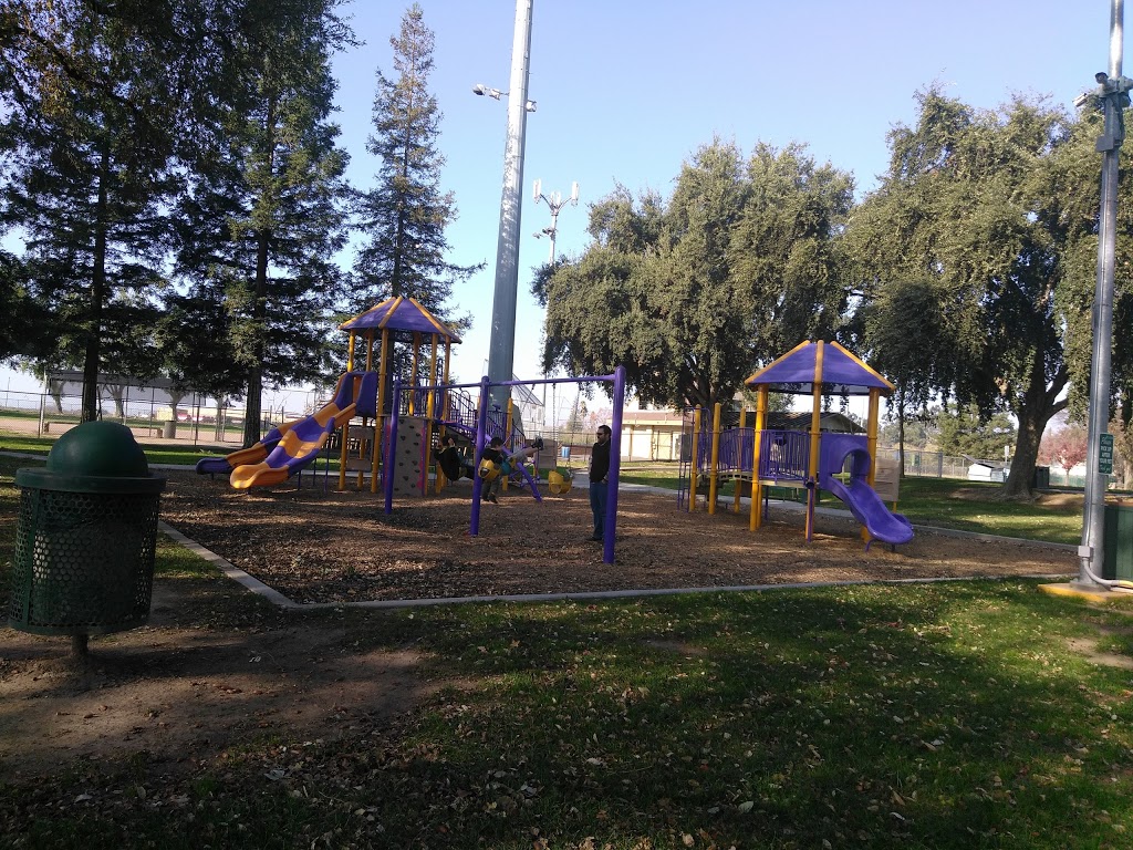 Hogan Park | 1051 Escalon Ave, Escalon, CA 95320, USA | Phone: (209) 691-7372