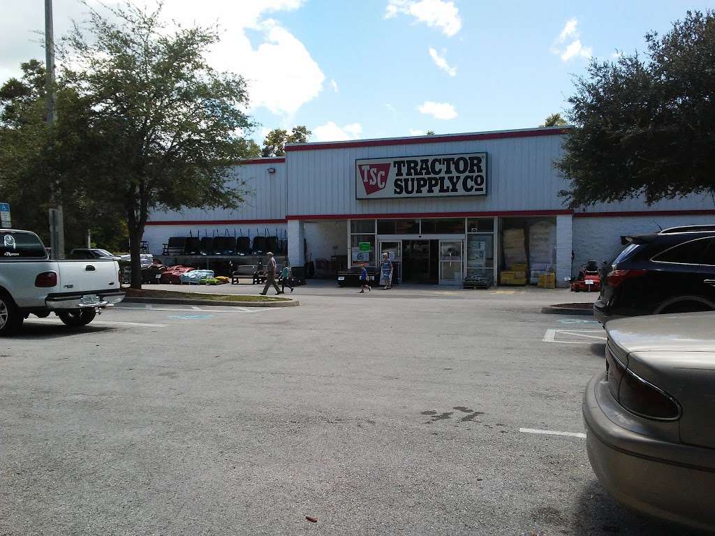 Tractor Supply Co. | 2300 N Woodland Blvd, DeLand, FL 32720, USA | Phone: (386) 740-2406