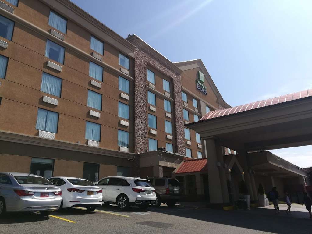 Holiday Inn Express North Bergen - Lincoln Tunnel | 2600 Tonnelle Ave, North Bergen, NJ 07047, USA | Phone: (201) 866-0400