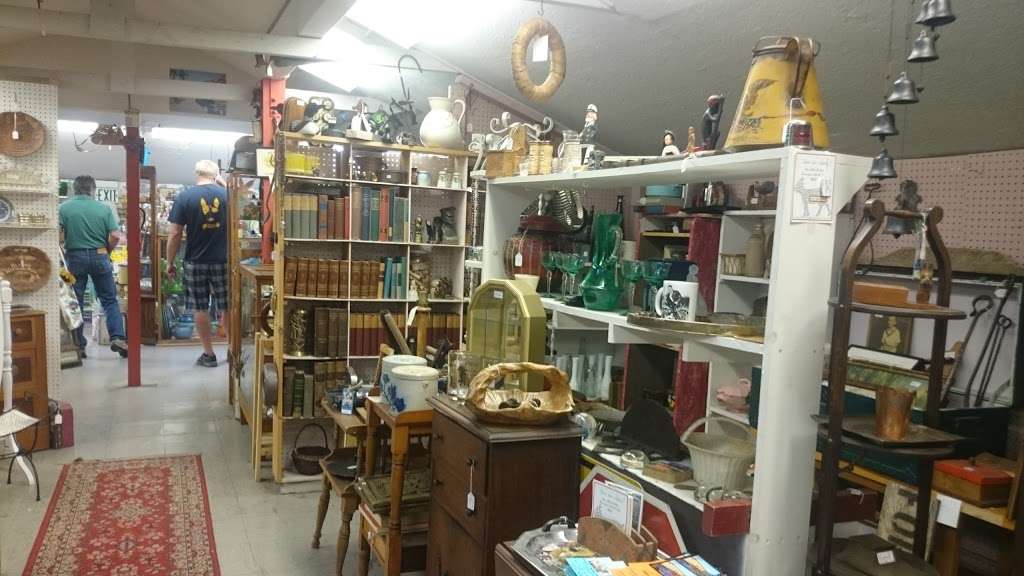 Attilias Antiques | 2630 Soquel Dr, Santa Cruz, CA 95065, USA | Phone: (831) 475-6920