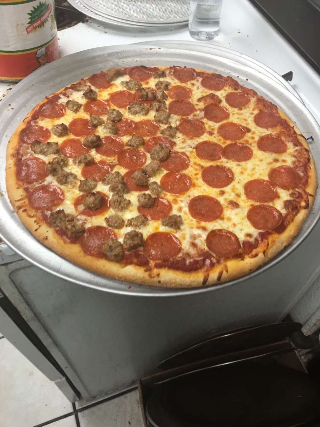 Samia Pizza | 2977 W 5th Ave, Gary, IN 46404 | Phone: (219) 977-1685