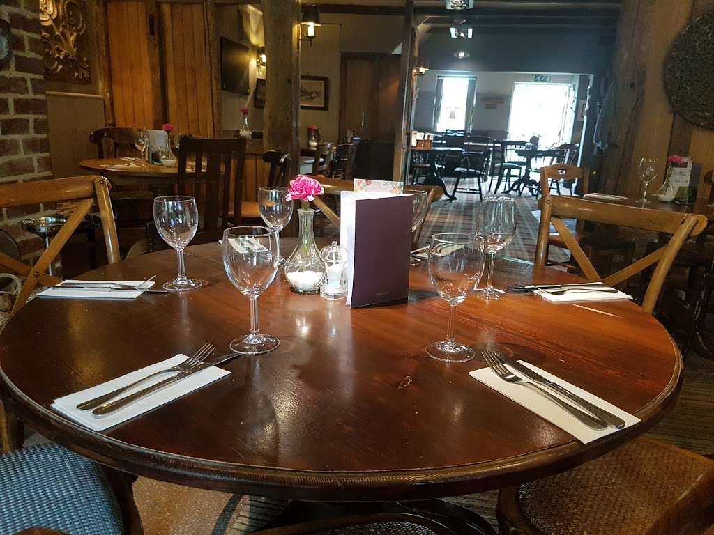 Greyhound at Little Warley | Magpie Ln, Little Warley, Warley, Brentwood CM13 3DZ, UK | Phone: 01277 249911