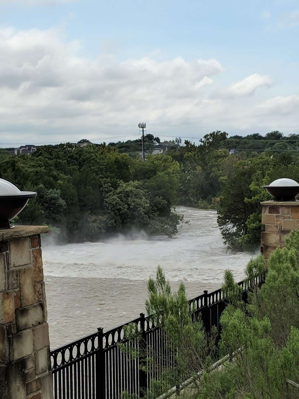 Spillway at Whiterock | Dallas, TX 75214, USA | Phone: (214) 670-4100