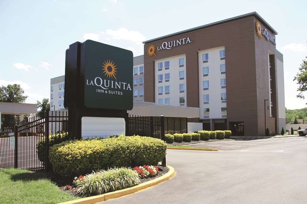 La Quinta Inn & Suites DC Metro Capital Beltway | 55 Hampton Park Blvd, Capitol Heights, MD 20743 | Phone: (301) 336-8900